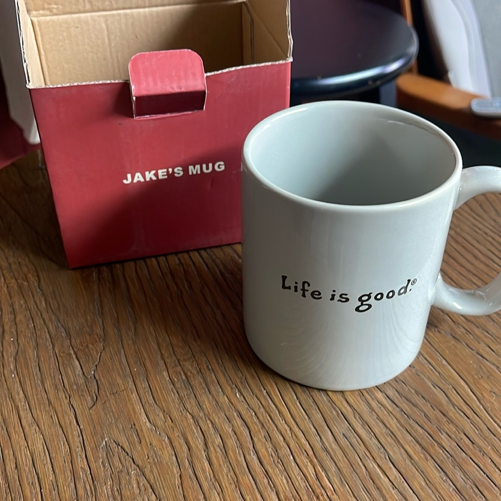 Life is good mug. “Think outside the box” New in box